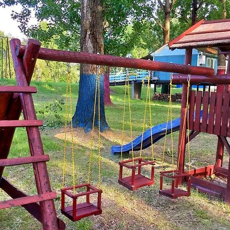 Готель Tisza Camping & Kalandpark Tokaj Rakamaz Екстер'єр фото
