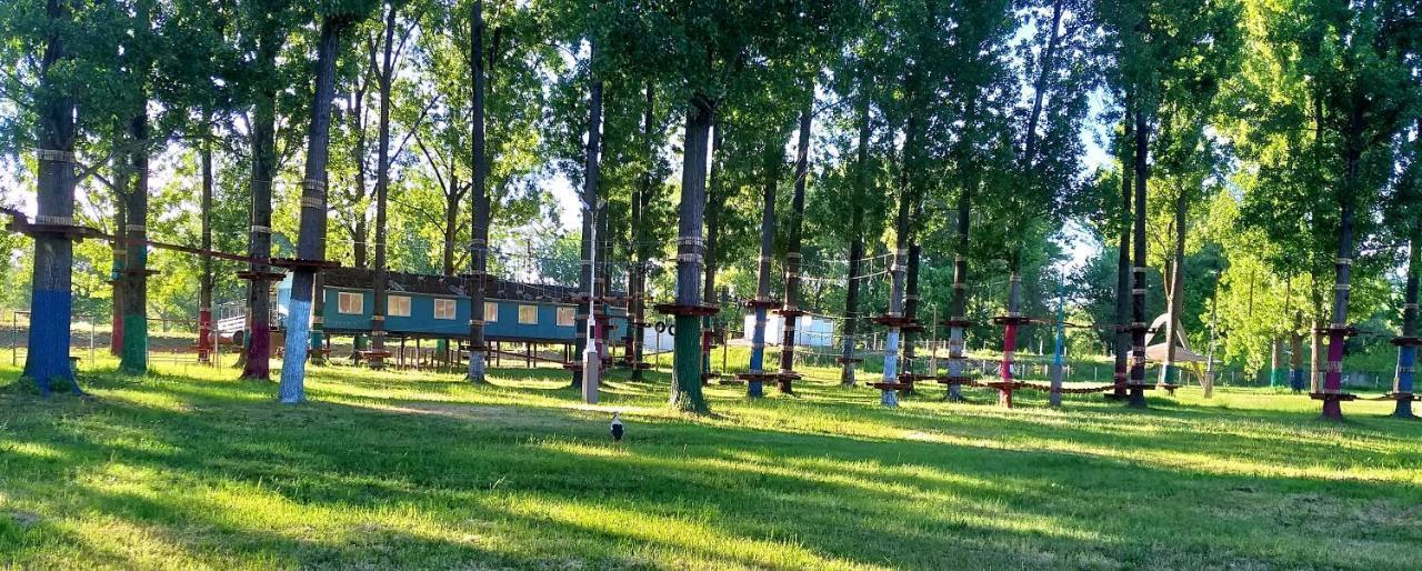 Готель Tisza Camping & Kalandpark Tokaj Rakamaz Екстер'єр фото