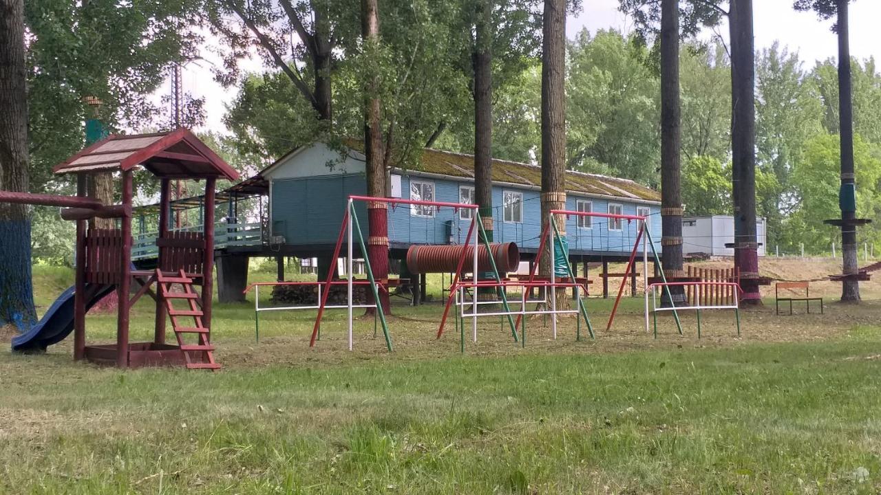 Готель Tisza Camping & Kalandpark Tokaj Rakamaz Екстер'єр фото